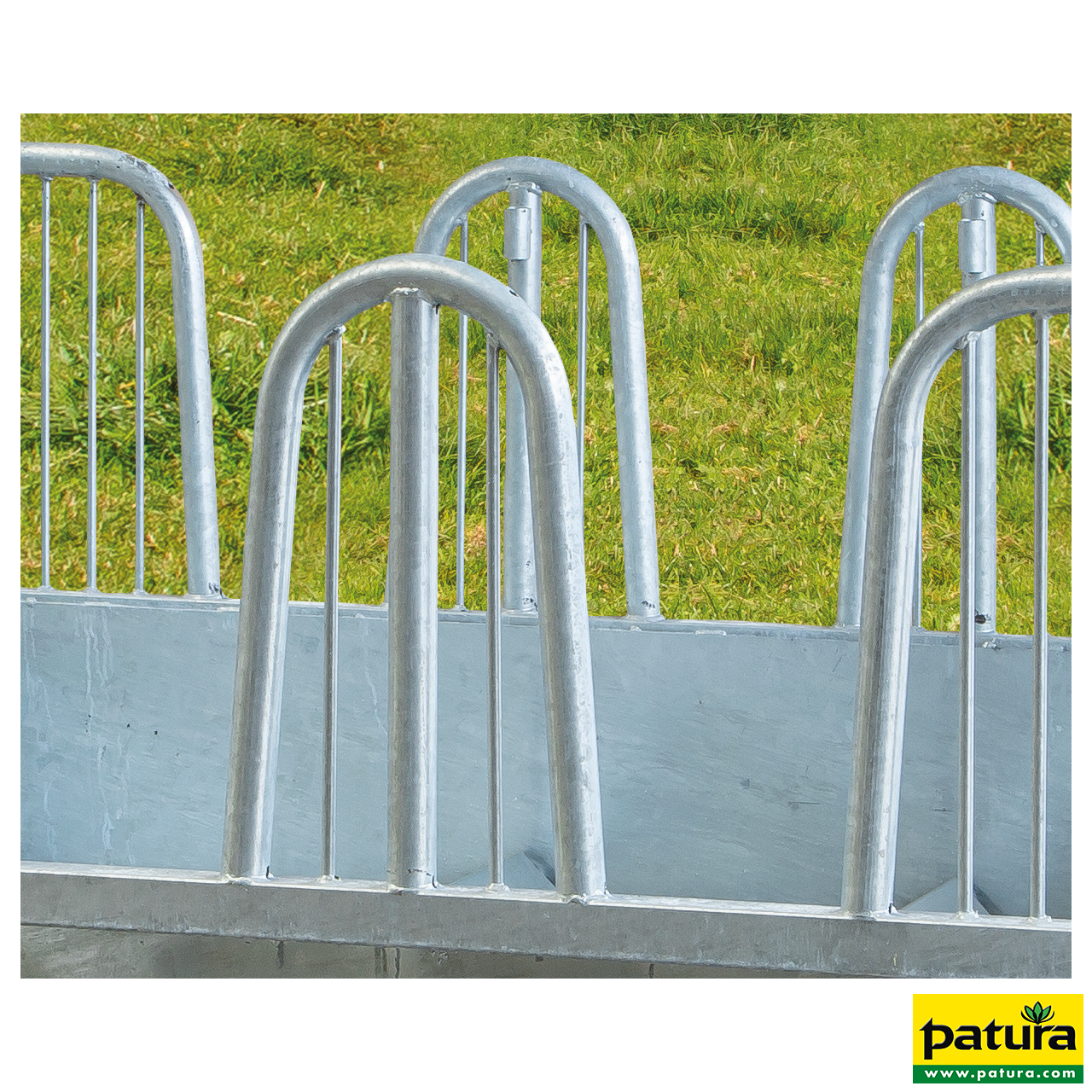 303683 Patura Compact-Viereckraufe, Detail: Sicherheits-Palisadenfressgitter