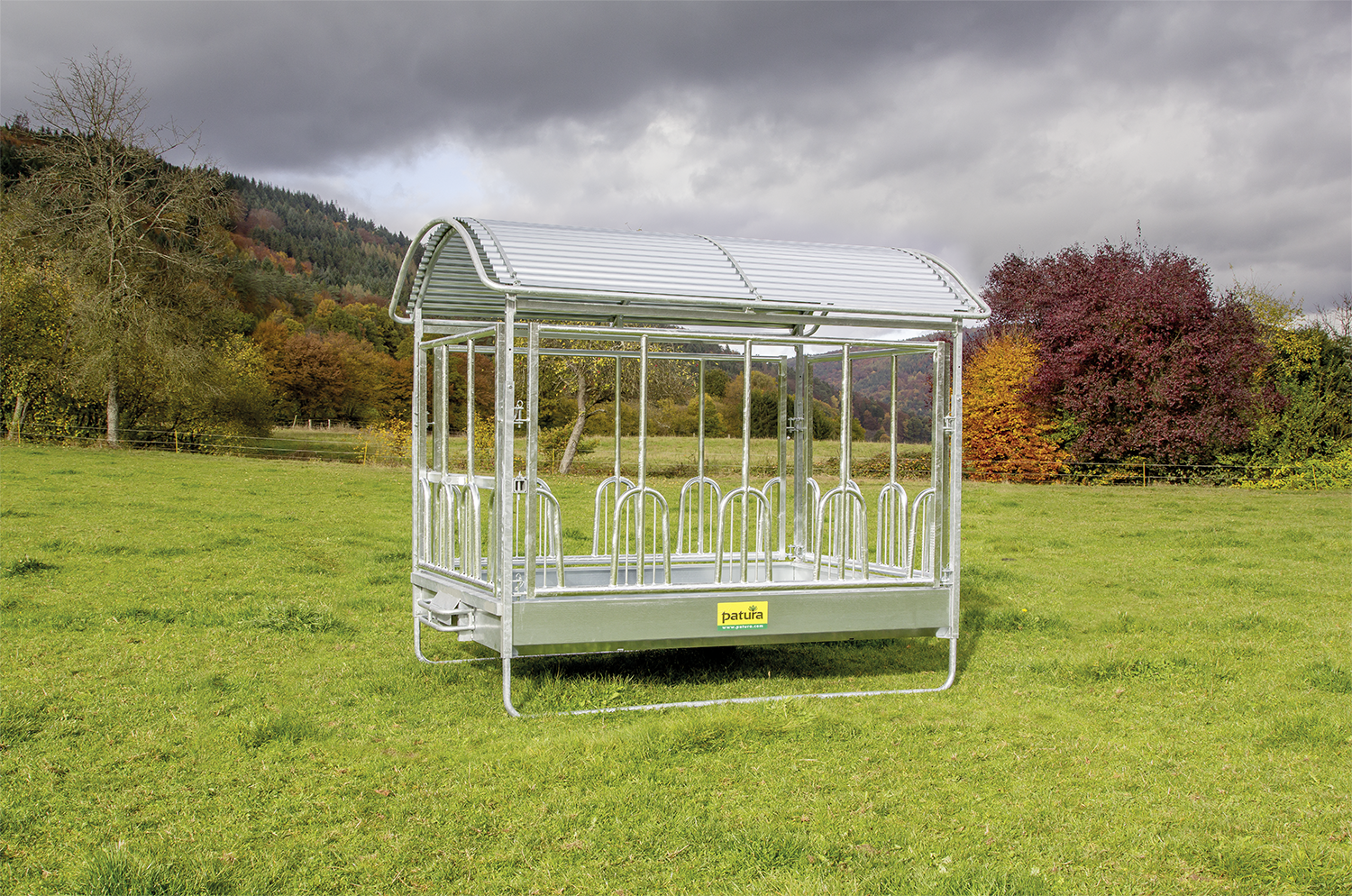 Großballenraufe mit Universal-Fressgittern, 14 Fressplätze